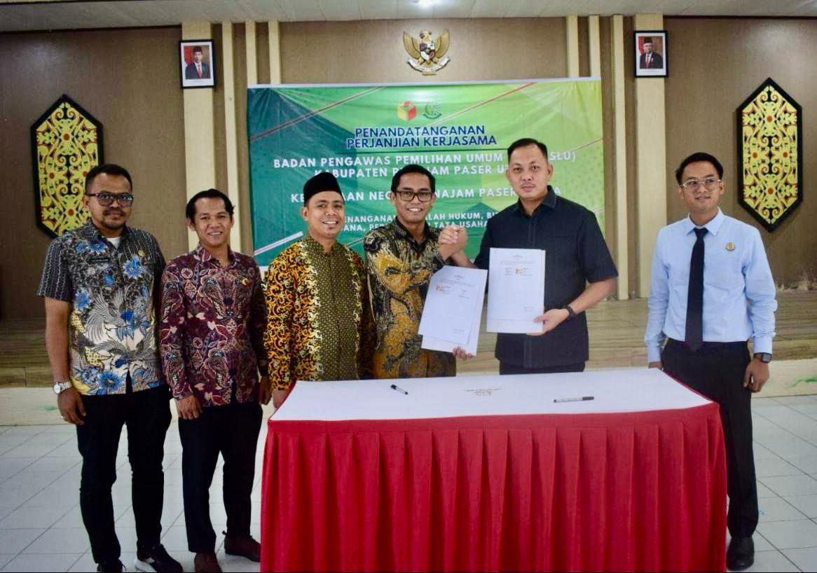 Bawaslu Kabupaten Penajam Paser Utara dengan Kejaksaan Negeri Penajam Paser Utaramelakukan Penandatanganan Perjanjian Kerja sama tentang Penanganan Masalah Hukum Bidang Pidana, Perdata dan Tata  Usaha