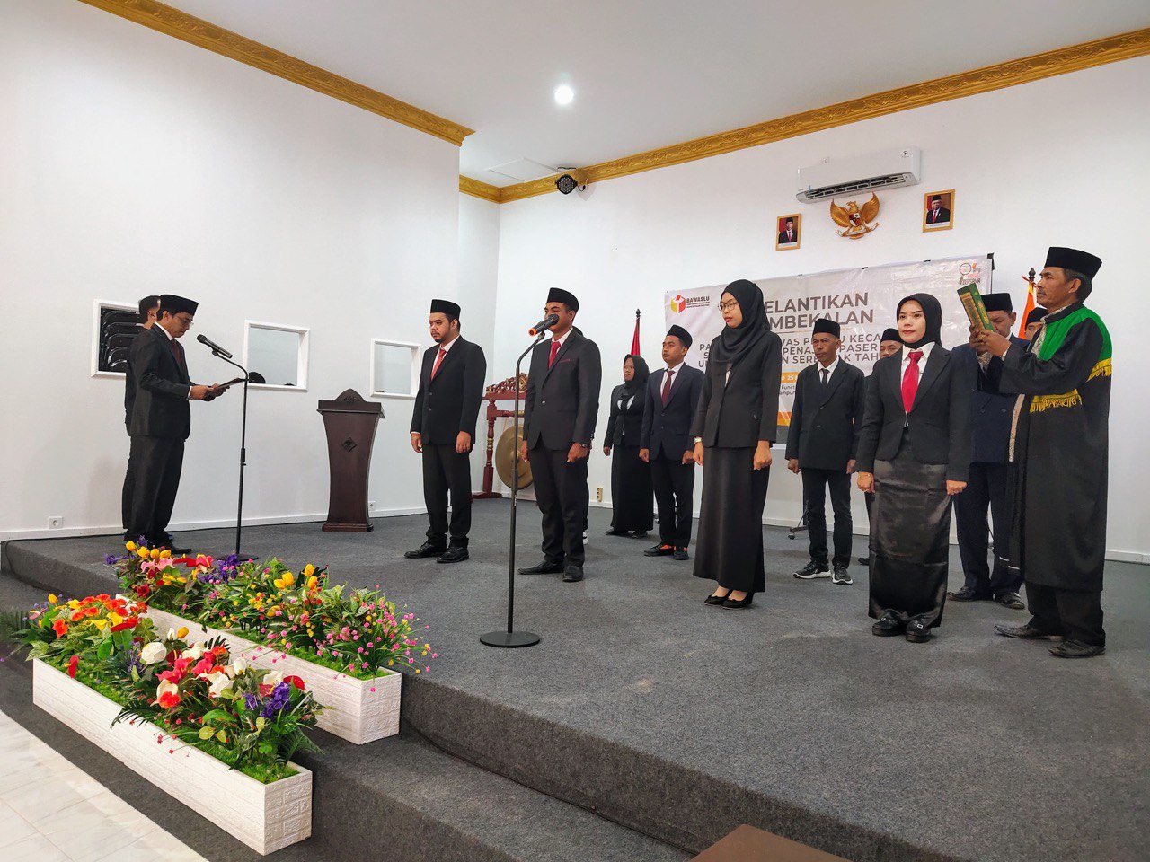 Bawaslu Kabupaten PPU resmi lantik 12 Anggota Pengawas Pemilu Kecamatan 