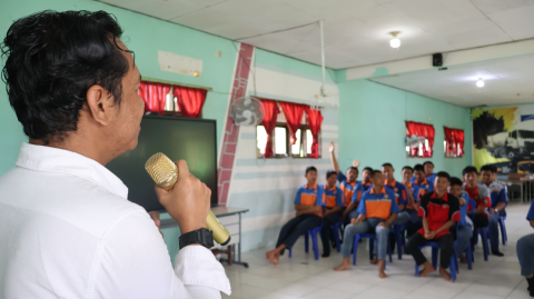 Bawaslu Goes To School