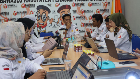 Bawaslu PPU Perkuat Kapasitas Jajaran melalui Kajian Legal Opinion